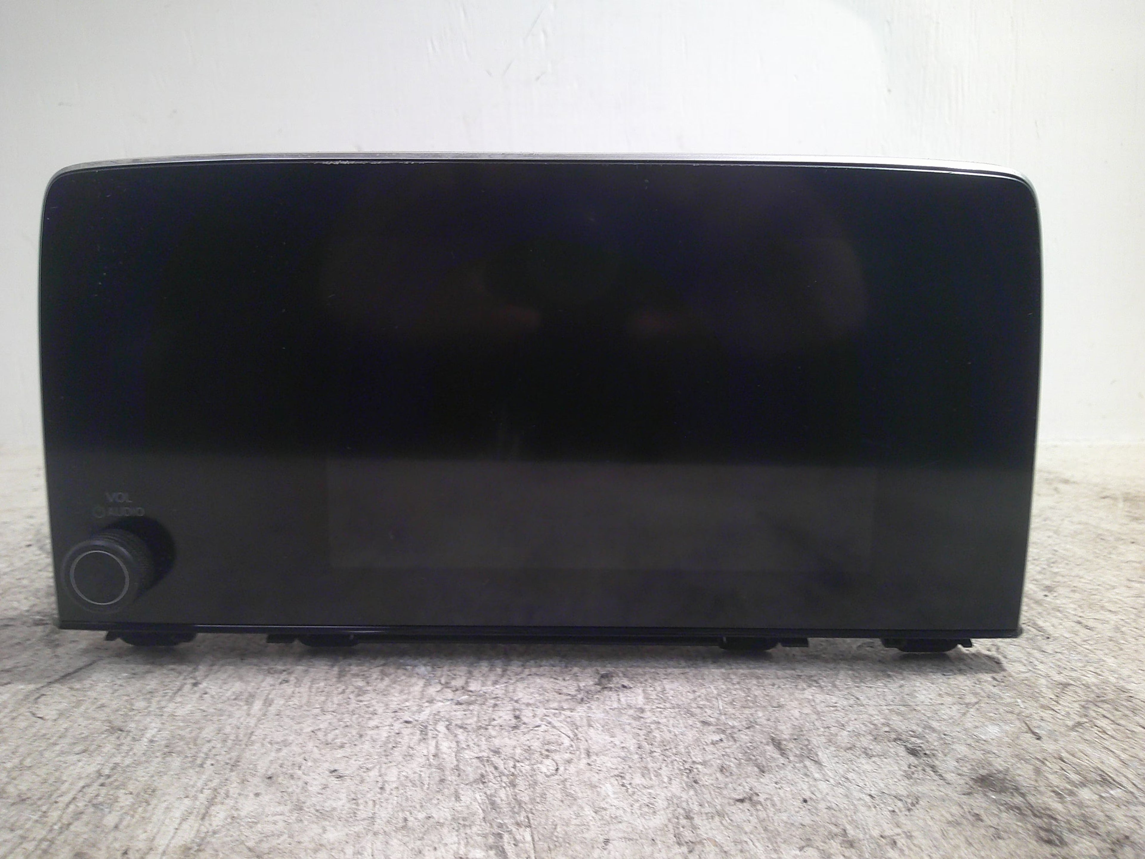 Pre-Owned 18-21 Honda CRV AM FM Radio Receiver Display OEM LKQ - Verify Specific Vehicle Fitment In Description - (Good)
