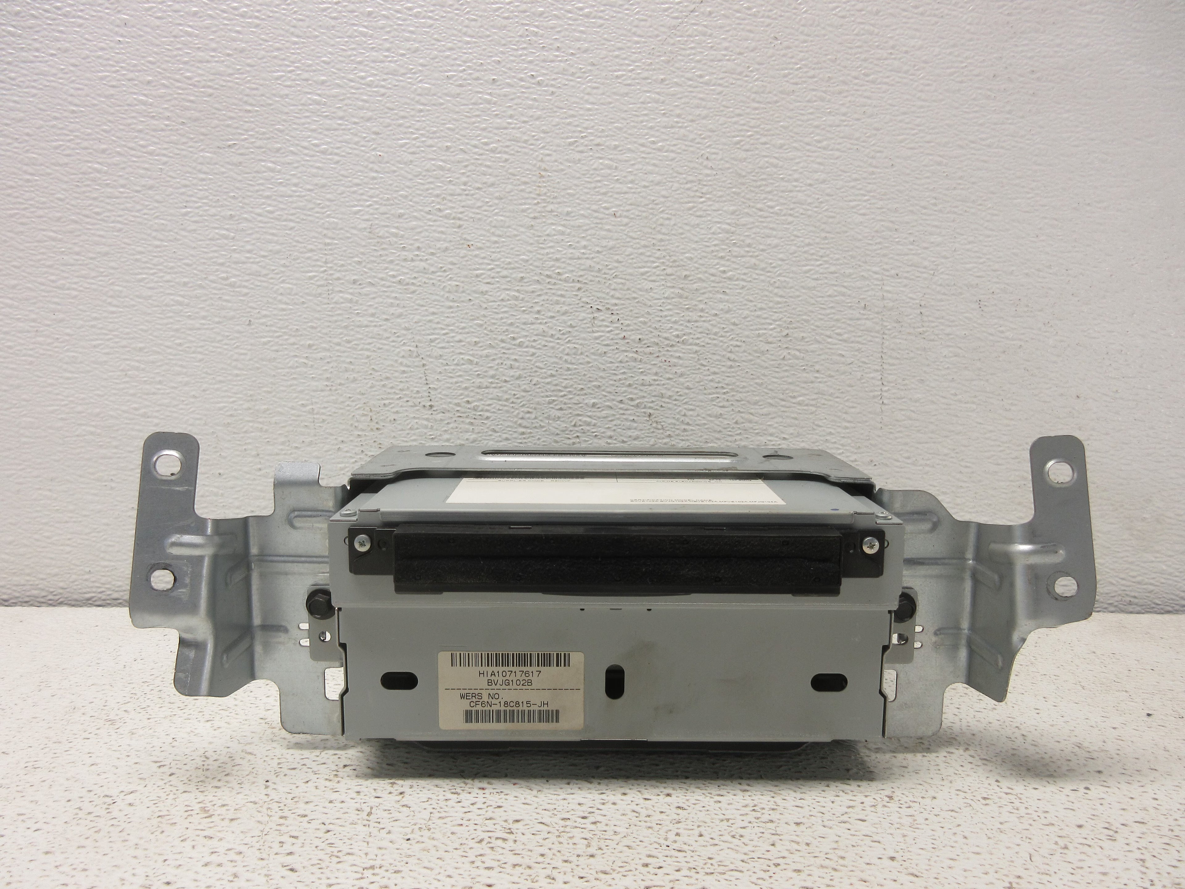 Pre-Owned 2013-2015 Land Rover LR2 Bluetooth GPS Navigation Radio OEM LKQ - Verify Specific Vehicle Fitment In Description - (Good)