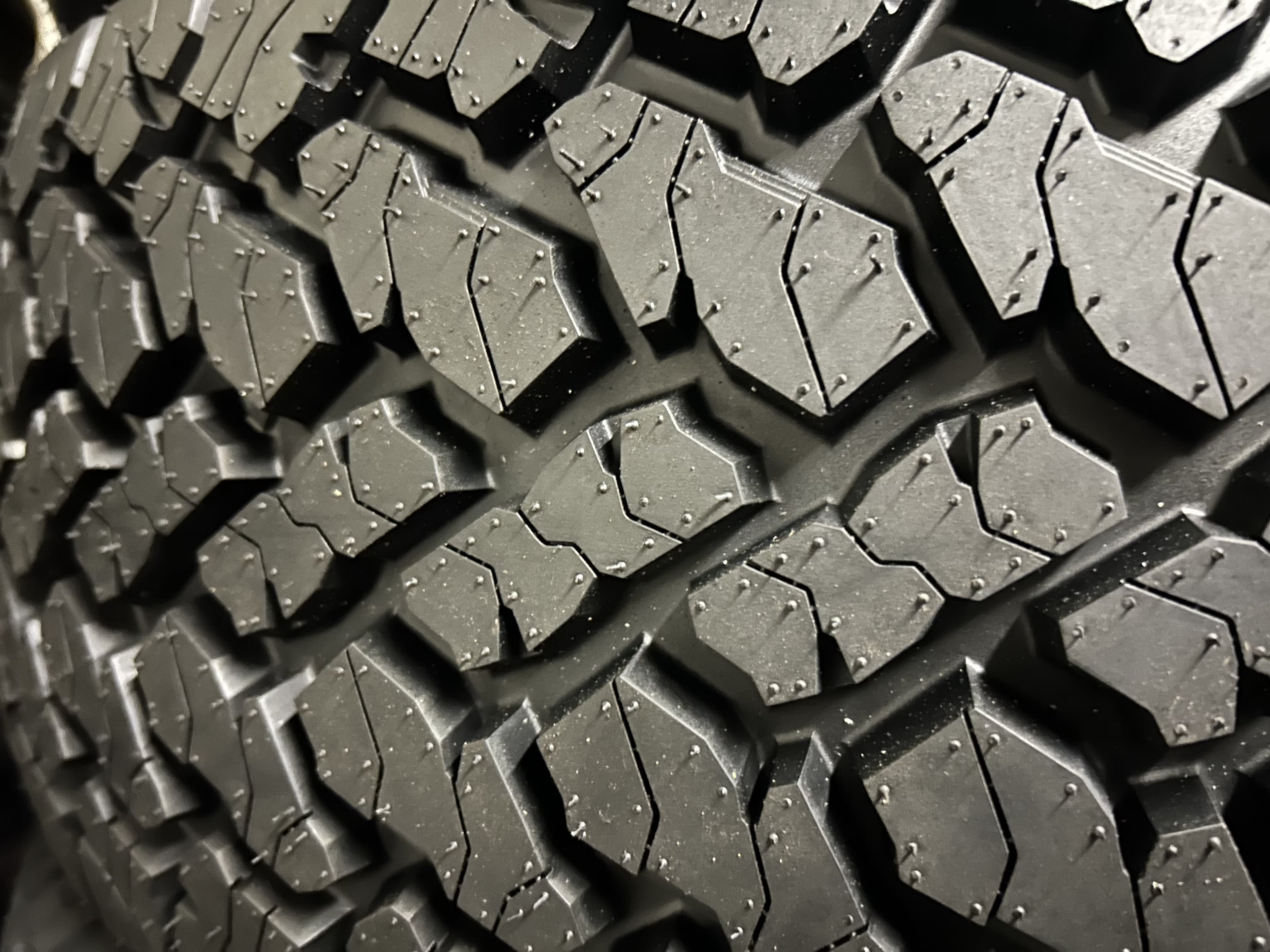(1) LT285/70R17 ROAD CREW TBB TS-37 Mud M/T 10 PLY Tire 2857017 121/118Q LR.E