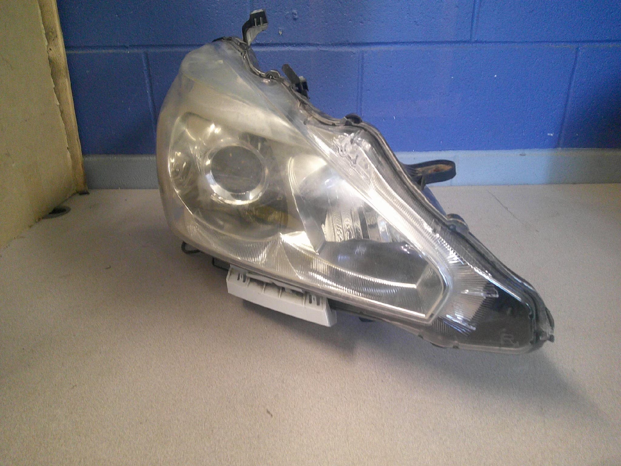Pre-Owned 13-15 Nissan Altima RH Right Front Passenger Side Head Light Lamp OEM - Verify Specific Vehicle Fitment In Description - (Good)