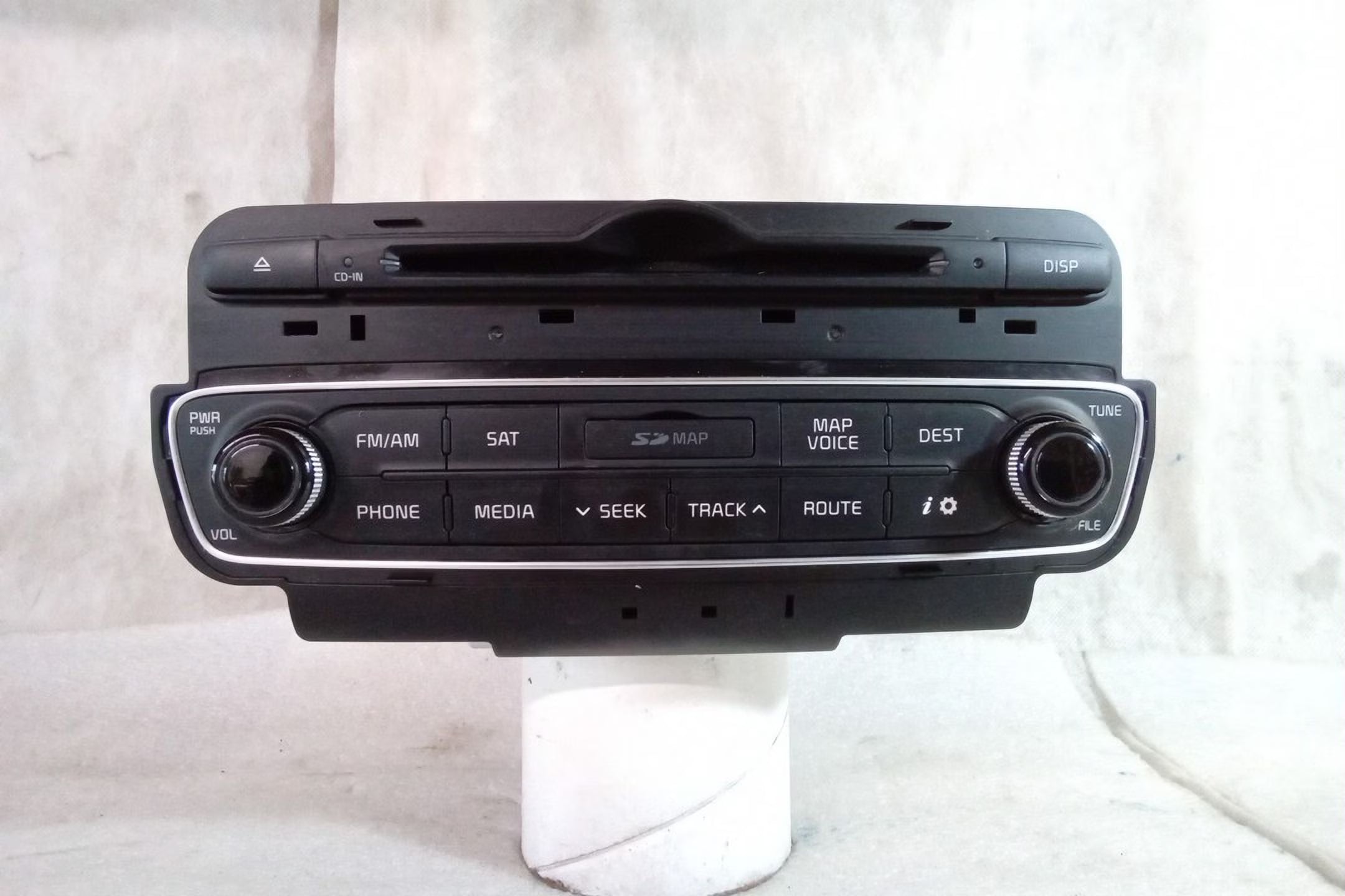 Pre-Owned 2016 Kia Cadenza AM FM CD Navigation Receiver 965603R117 OEM LKQ (Good)