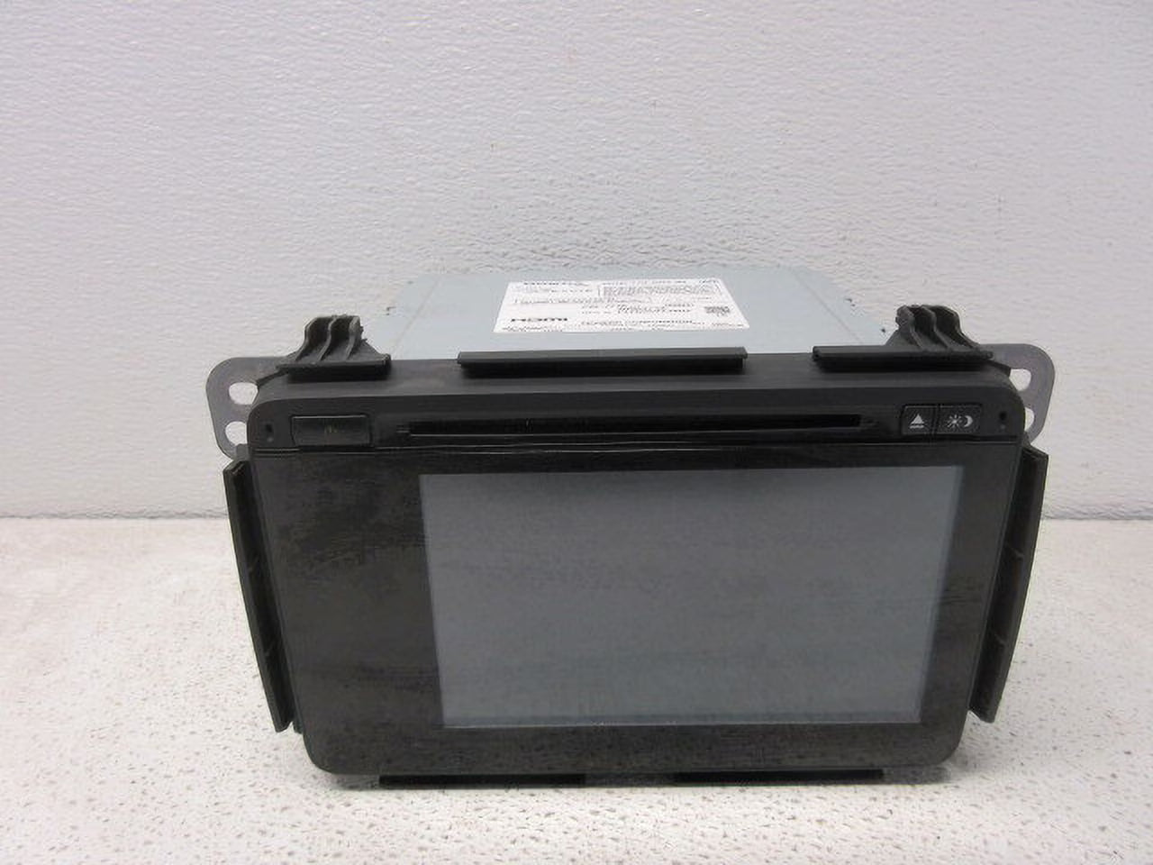 Pre-Owned 16 2016 Honda HR-V Radio Receiver w/Display OEM LKQ - Verify Specific Vehicle Fitment In Description - (Good)