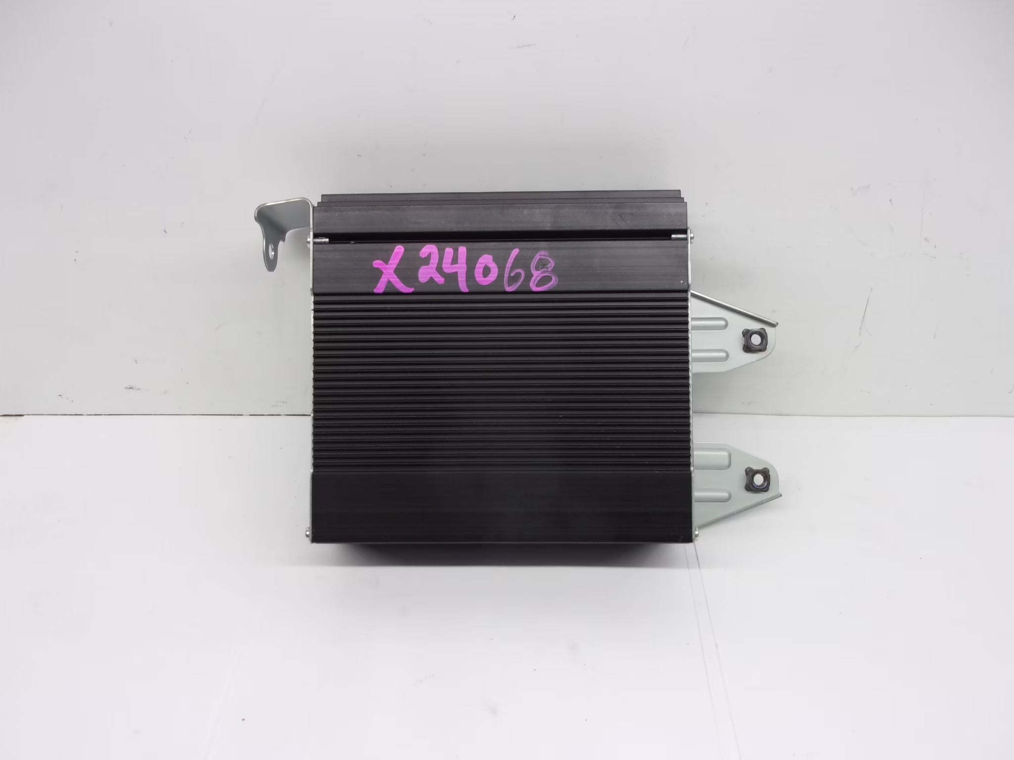 Pre-Owned 2016 Acura MDX Radio Amplifier Amp ID 39186-TZ5-A41 OEM - Verify Specific Vehicle Fitment In Description - (Good)